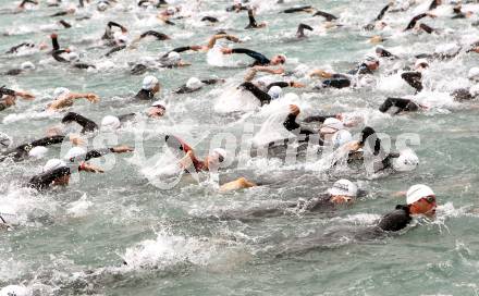 Kaernten Ironman Austria. Schwimmstart. Klagenfurt, am 4.7.2010.
Foto: Kuess

---
pressefotos, pressefotografie, kuess, qs, qspictures, sport, bild, bilder, bilddatenbank