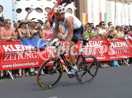 Kaernten Ironman Austria. Radfahren. Alexander Fruehwirth (AUT). Klagenfurt, am 4.7.2010.
Foto: Kuess

---
pressefotos, pressefotografie, kuess, qs, qspictures, sport, bild, bilder, bilddatenbank