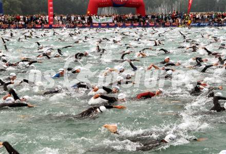 Kaernten Ironman Austria. Schwimmstart. Klagenfurt, am 4.7.2010.
Foto: Kuess

---
pressefotos, pressefotografie, kuess, qs, qspictures, sport, bild, bilder, bilddatenbank