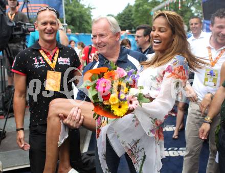 Kaernten Ironman Austria. Landeshauptmann Gerhard Doerfler, Naddl. Klagenfurt, am 4.7.2010.
Foto: Kuess

---
pressefotos, pressefotografie, kuess, qs, qspictures, sport, bild, bilder, bilddatenbank