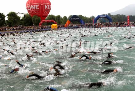 Kaernten Ironman Austria. Schwimmstart. Klagenfurt, am 4.7.2010.
Foto: Kuess

---
pressefotos, pressefotografie, kuess, qs, qspictures, sport, bild, bilder, bilddatenbank