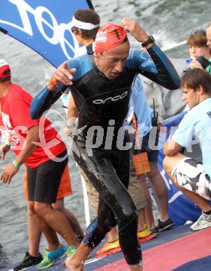 Kaernten Ironman Austria. Schwimmstart. Marino Vanhoenacker (BEL). Klagenfurt, am 4.7.2010.
Foto: Kuess

---
pressefotos, pressefotografie, kuess, qs, qspictures, sport, bild, bilder, bilddatenbank