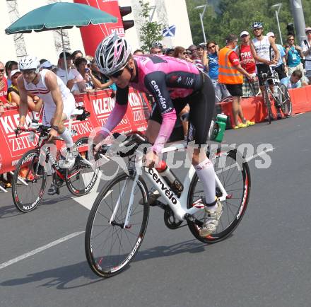 Kaernten Ironman Austria. Radfahren. Bella Bayliss (GBR). Klagenfurt, am 4.7.2010.
Foto: Kuess

---
pressefotos, pressefotografie, kuess, qs, qspictures, sport, bild, bilder, bilddatenbank