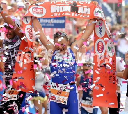 Kaernten Ironman Austria. Eva Dollinger (AUT).  Klagenfurt, am 4.7.2010.
Foto: Kuess

---
pressefotos, pressefotografie, kuess, qs, qspictures, sport, bild, bilder, bilddatenbank