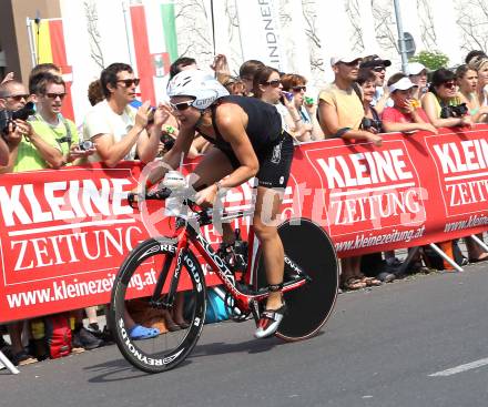 Kaernten Ironman Austria. Radfahren. Barbara Tesar (AUT). Klagenfurt, am 4.7.2010.
Foto: Kuess

---
pressefotos, pressefotografie, kuess, qs, qspictures, sport, bild, bilder, bilddatenbank