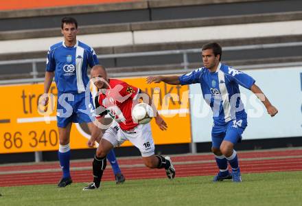 Fussball. Testspiel.  WAC/St.Andrae gegen NK Osijek. Stephan Stueckler (WAC), Branko Vrgoc, Andrej Causic (Osijek).
Wolfsberg, 6.7.2010.
Foto: Kuess
---
pressefotos, pressefotografie, kuess, qs, qspictures, sport, bild, bilder, bilddatenbank