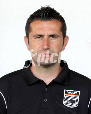 Fussball. Erste Liga. WAC/St. Andrae. Mannschaftsfototermin. Trainer Nenad Bjelica. Wolfsberg, 1.7.2010.
Foto: Kuess
---
pressefotos, pressefotografie, kuess, qs, qspictures, sport, bild, bilder, bilddatenbank