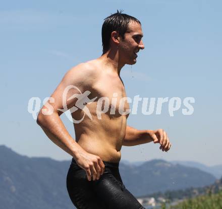 EBEL. Eishockey Bundesliga. Teambuilding VSV. Triathlon. Wasserschi. Bernhard Starkbaum. Ossiacher See, am 9.7.2010.
Foto: Kuess
---
pressefotos, pressefotografie, kuess, qs, qspictures, sport, bild, bilder, bilddatenbank