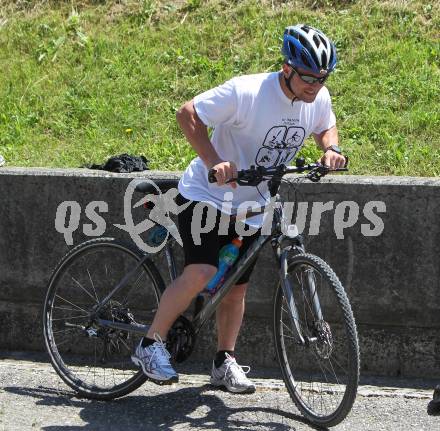 EBEL. Eishockey Bundesliga. Teambuilding VSV. Triathlon. Wasserschi. Roland Kaspitz. Ossiacher See, am 9.7.2010.
Foto: Kuess
---
pressefotos, pressefotografie, kuess, qs, qspictures, sport, bild, bilder, bilddatenbank