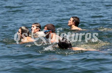 EBEL. Eishockey Bundesliga. Teambuilding VSV. Triathlon. Wasserschi. Triathlon Schwimmstart. Ossiacher See, am 9.7.2010.
Foto: Kuess
---
pressefotos, pressefotografie, kuess, qs, qspictures, sport, bild, bilder, bilddatenbank