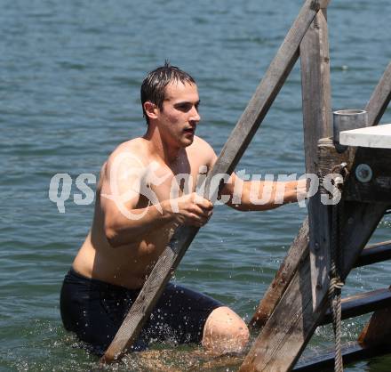 EBEL. Eishockey Bundesliga. Teambuilding VSV. Triathlon. Wasserschi. Bernhard Starkbaum. Ossiacher See, am 9.7.2010.
Foto: Kuess
---
pressefotos, pressefotografie, kuess, qs, qspictures, sport, bild, bilder, bilddatenbank