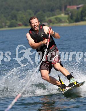 EBEL. Eishockey Bundesliga. Teambuilding VSV. Triathlon. Wasserschi. Markus Kerschbaumer. Ossiacher See, am 9.7.2010.
Foto: Kuess
---
pressefotos, pressefotografie, kuess, qs, qspictures, sport, bild, bilder, bilddatenbank