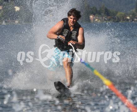 EBEL. Eishockey Bundesliga. Teambuilding VSV. Triathlon. Wasserschi. Christof Martinz. Ossiacher See, am 9.7.2010.
Foto: Kuess
---
pressefotos, pressefotografie, kuess, qs, qspictures, sport, bild, bilder, bilddatenbank