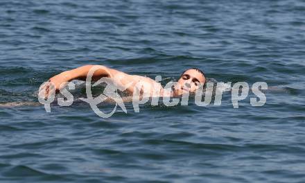 EBEL. Eishockey Bundesliga. Teambuilding VSV. Triathlon. Wasserschi. Bernhard Starkbaum. Ossiacher See, am 9.7.2010.
Foto: Kuess
---
pressefotos, pressefotografie, kuess, qs, qspictures, sport, bild, bilder, bilddatenbank