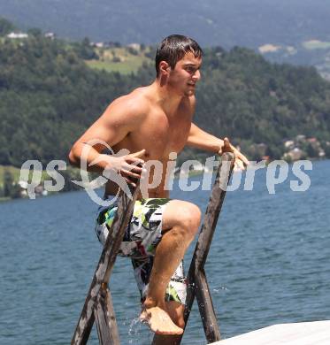 EBEL. Eishockey Bundesliga. Teambuilding VSV. Triathlon. Wasserschi. Stefan Bacher. Ossiacher See, am 9.7.2010.
Foto: Kuess
---
pressefotos, pressefotografie, kuess, qs, qspictures, sport, bild, bilder, bilddatenbank