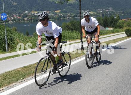 EBEL. Eishockey Bundesliga. Teambuilding VSV. Triathlon. Wasserschi. Christoph Martinz, Gert Prohaska. Ossiacher See, am 9.7.2010.
Foto: Kuess
---
pressefotos, pressefotografie, kuess, qs, qspictures, sport, bild, bilder, bilddatenbank