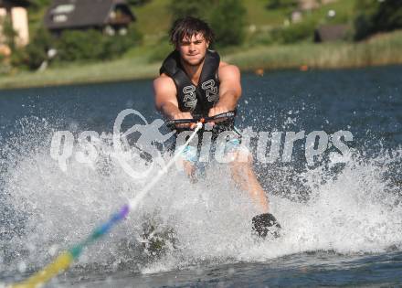 EBEL. Eishockey Bundesliga. Teambuilding VSV. Triathlon. Wasserschi. Christof Martinz. Ossiacher See, am 9.7.2010.
Foto: Kuess
---
pressefotos, pressefotografie, kuess, qs, qspictures, sport, bild, bilder, bilddatenbank