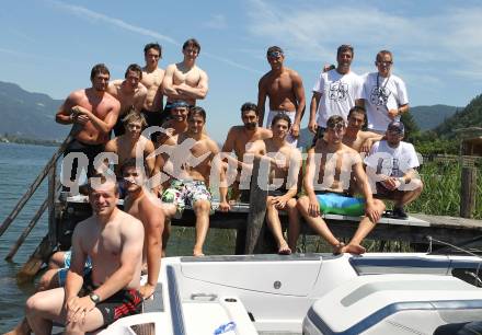 EBEL. Eishockey Bundesliga. Teambuilding VSV. Triathlon. Wasserschi. Mannschaft des VSV. Ossiacher See, am 9.7.2010.
Foto: Kuess
---
pressefotos, pressefotografie, kuess, qs, qspictures, sport, bild, bilder, bilddatenbank