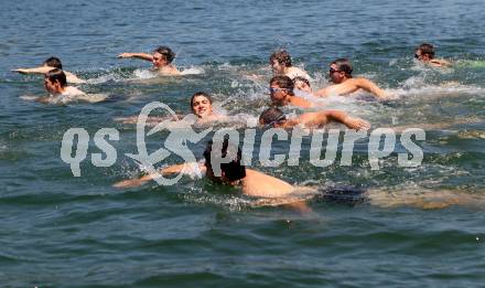 EBEL. Eishockey Bundesliga. Teambuilding VSV. Triathlon. Wasserschi. Schwimmstart. Ossiacher See, am 9.7.2010.
Foto: Kuess
---
pressefotos, pressefotografie, kuess, qs, qspictures, sport, bild, bilder, bilddatenbank