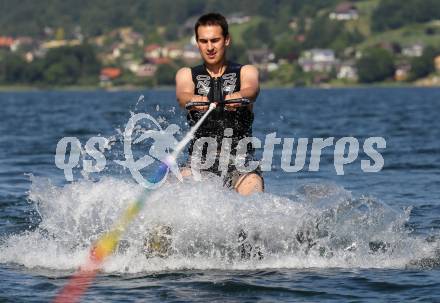 EBEL. Eishockey Bundesliga. Teambuilding VSV. Triathlon. Wasserschi. Bernhard Starkbaum. Ossiacher See, am 9.7.2010.
Foto: Kuess
---
pressefotos, pressefotografie, kuess, qs, qspictures, sport, bild, bilder, bilddatenbank