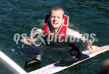 EBEL. Eishockey Bundesliga. Teambuilding VSV. Triathlon. Wasserschi. Roland Kaspitz. Ossiacher See, am 9.7.2010.
Foto: Kuess
---
pressefotos, pressefotografie, kuess, qs, qspictures, sport, bild, bilder, bilddatenbank