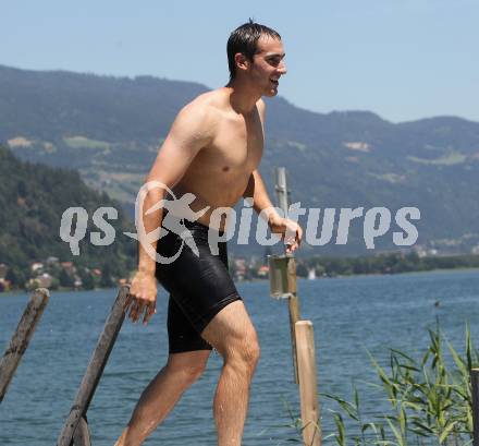 EBEL. Eishockey Bundesliga. Teambuilding VSV. Triathlon. Wasserschi. Bernhard Starkbaum. Ossiacher See, am 9.7.2010.
Foto: Kuess
---
pressefotos, pressefotografie, kuess, qs, qspictures, sport, bild, bilder, bilddatenbank