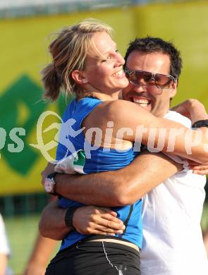 Leichtathletik. Oesterreichische Meisterschaft. Speerwurf. Jubel Elisabeth Pauer. Villach, am 10.7.2010.
Foto: Kuess
---
pressefotos, pressefotografie, kuess, qs, qspictures, sport, bild, bilder, bilddatenbank