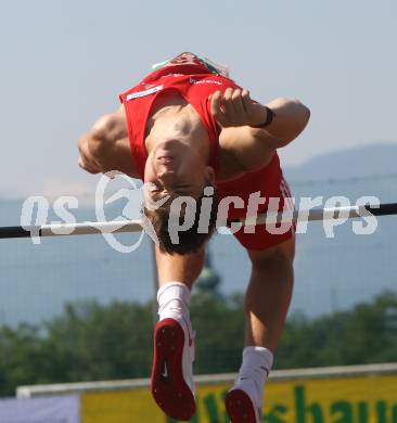 Leichtathletik. Oesterreichische Meisterschaft. Hochsprung Maenner. Dominik Siedlaczek (DSG Wien). Villach, am 11.7.2010.
Foto: Kuess
---
pressefotos, pressefotografie, kuess, qs, qspictures, sport, bild, bilder, bilddatenbank