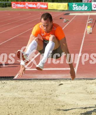 Leichtathletik. Oesterreichische Meisterschaft. Weitsprung. Dominik Distelberger. Villach, am 10.7.2010.
Foto: Kuess

---
pressefotos, pressefotografie, kuess, qs, qspictures, sport, bild, bilder, bilddatenbank