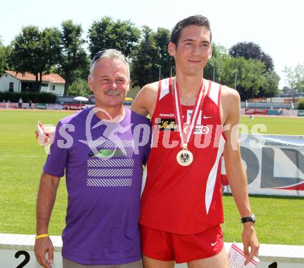 Leichtathletik. Oesterreichische Meisterschaft. 1500 Meter Herren. Dietmar Millonig mit Sieger Andreas Vojta. Villach, am 10.7.2010.
Foto: Kuess
---
pressefotos, pressefotografie, kuess, qs, qspictures, sport, bild, bilder, bilddatenbank