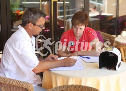 Schi Alpin. Kathrin Zettel, Valentin Hobel. Poertschach/Woerthersee, 14.7.2010.
Foto: Kuess

---
pressefotos, pressefotografie, kuess, qs, qspictures, sport, bild, bilder, bilddatenbank