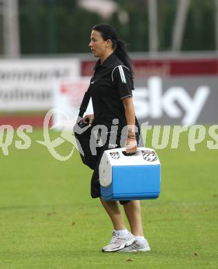 Fussball. Erste Liga. WAC/St. Andrae gegen FC PAX Gratkorn. Masseurin Amela Baltic (WAC).  Wolfsberg, 13.7.2010. 
Foto: Kuess

---
pressefotos, pressefotografie, kuess, qs, qspictures, sport, bild, bilder, bilddatenbank