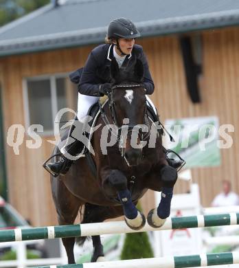 Springreiten. Kaerntner Meisterschaften. Petra Bernsteiner auf Unibantos. Treffen, am 18.7.2010.
Foto: Kuess
---
pressefotos, pressefotografie, kuess, qs, qspictures, sport, bild, bilder, bilddatenbank