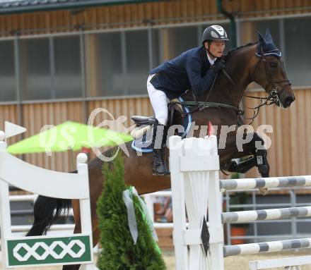 Springreiten. Kaerntner Meisterschaften. Fritz Kogelnig jun. auf Pedro 845. Treffen, am 18.7.2010.
Foto: Kuess
---
pressefotos, pressefotografie, kuess, qs, qspictures, sport, bild, bilder, bilddatenbank