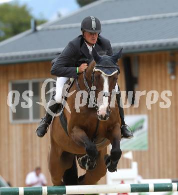 Springreiten. Kaerntner Meisterschaften. Klaus Hernler auf Landato. Treffen, am 18.7.2010.
Foto: Kuess
---
pressefotos, pressefotografie, kuess, qs, qspictures, sport, bild, bilder, bilddatenbank