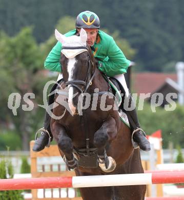 Springreiten. Kaerntner Meisterschaften. Dieter Koefler auf Casper 150. Treffen, am 18.7.2010.
Foto: Kuess
---
pressefotos, pressefotografie, kuess, qs, qspictures, sport, bild, bilder, bilddatenbank