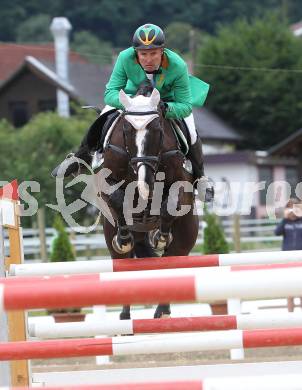 Springreiten. Kaerntner Meisterschaften. Dieter Koefler auf Casper 150. Treffen, am 18.7.2010.
Foto: Kuess
---
pressefotos, pressefotografie, kuess, qs, qspictures, sport, bild, bilder, bilddatenbank