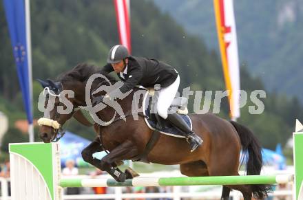 Springreiten. Kaerntner Meisterschaften. Ulrich Domaingo auf Darkness Delight. Treffen, am 18.7.2010.
Foto: Kuess
---
pressefotos, pressefotografie, kuess, qs, qspictures, sport, bild, bilder, bilddatenbank