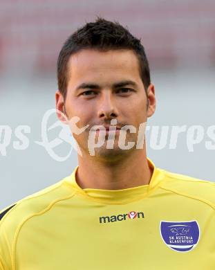 Fussball. SK Austria Klagenfurt. Mannschaftsfototermin. Heinz Weber. Klagenfurt, 20.7.2010.
Foto: Kuess

---
pressefotos, pressefotografie, kuess, qs, qspictures, sport, bild, bilder, bilddatenbank