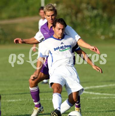 Fussball KFV Cup. Maria Saal gegen SK Austria Klagenfurt. Petricevic Marko (Maria Saal), Peter Pucker,  (Klagenfurt). Maria Saal, am 20.7.2010.
Foto: Kuess

---
pressefotos, pressefotografie, kuess, qs, qspictures, sport, bild, bilder, bilddatenbank