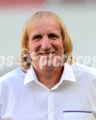 Fussball. SK Austria Klagenfurt. Mannschaftsfototermin. Helmut Koenig. Klagenfurt, 20.7.2010.
Foto: Kuess

---
pressefotos, pressefotografie, kuess, qs, qspictures, sport, bild, bilder, bilddatenbank