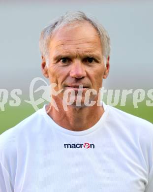 Fussball. SK Austria Klagenfurt. Mannschaftsfototermin. Walter Schoppitsch. Klagenfurt, 20.7.2010.
Foto: Kuess

---
pressefotos, pressefotografie, kuess, qs, qspictures, sport, bild, bilder, bilddatenbank