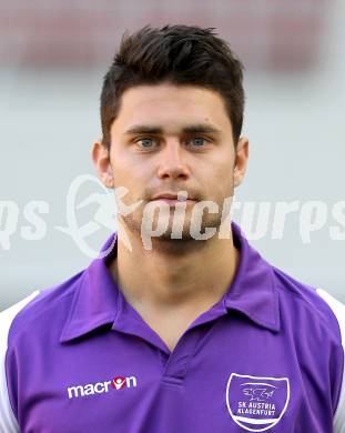 Fussball. SK Austria Klagenfurt. Mannschaftsfototermin. Stefan Buergler. Klagenfurt, 20.7.2010.
Foto: Kuess

---
pressefotos, pressefotografie, kuess, qs, qspictures, sport, bild, bilder, bilddatenbank