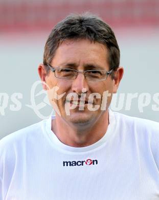 Fussball. SK Austria Klagenfurt. Mannschaftsfototermin. Bernd Sternitzky. Klagenfurt, 20.7.2010.
Foto: Kuess

---
pressefotos, pressefotografie, kuess, qs, qspictures, sport, bild, bilder, bilddatenbank