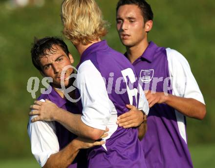 Fussball KFV Cup. Maria Saal gegen SK Austria Klagenfurt. Torjubel Helmut Koenig, Johannes Isopp, Markus Pink (Klagenfurt). Maria Saal, am 20.7.2010.
Foto: Kuess

---
pressefotos, pressefotografie, kuess, qs, qspictures, sport, bild, bilder, bilddatenbank