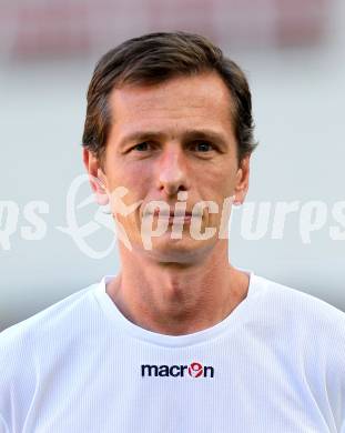 Fussball. SK Austria Klagenfurt. Mannschaftsfototermin. Peter Kostolansky. Klagenfurt, 20.7.2010.
Foto: Kuess

---
pressefotos, pressefotografie, kuess, qs, qspictures, sport, bild, bilder, bilddatenbank