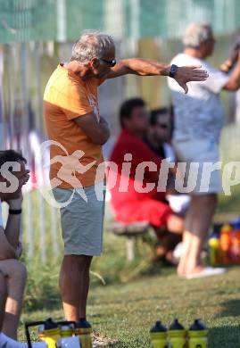 Fussball KFV Cup. Maria Saal gegen SK Austria Klagenfurt. Trainer Walter Schoppitsch (Klagenfurt). Maria Saal, am 20.7.2010.
Foto: Kuess

---
pressefotos, pressefotografie, kuess, qs, qspictures, sport, bild, bilder, bilddatenbank