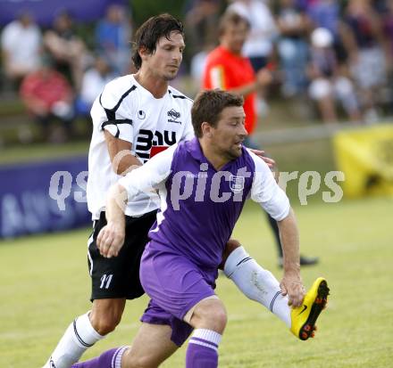 Fussball. OEFB Cup 2011 . SVG Bleiburg gegen SK Austria Klagenfurt. Riedl Thomas (Bleiburg), Christian Sablatnig (Klagenfurt). Bleiburg, 23.7.2010. 
Foto: Kuess

---
pressefotos, pressefotografie, kuess, qs, qspictures, sport, bild, bilder, bilddatenbank