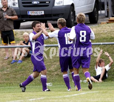 Fussball. OEFB Cup 2011 . SVG Bleiburg gegen SK Austria Klagenfurt. Torjubel (Klagenfurt). Bleiburg, 23.7.2010. 
Foto: Kuess

---
pressefotos, pressefotografie, kuess, qs, qspictures, sport, bild, bilder, bilddatenbank