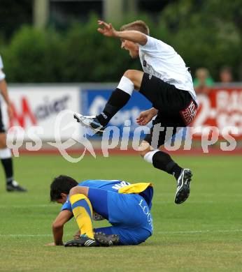 Fussball. Erste Liga. WAC/St. Andrae gegen Vienna FC. Manuel Kerhe,  (WAC), Sebastian Martinez (Vienna).  Wolfsberg, 23.7.2010. 
Foto: Kuess

---
pressefotos, pressefotografie, kuess, qs, qspictures, sport, bild, bilder, bilddatenbank